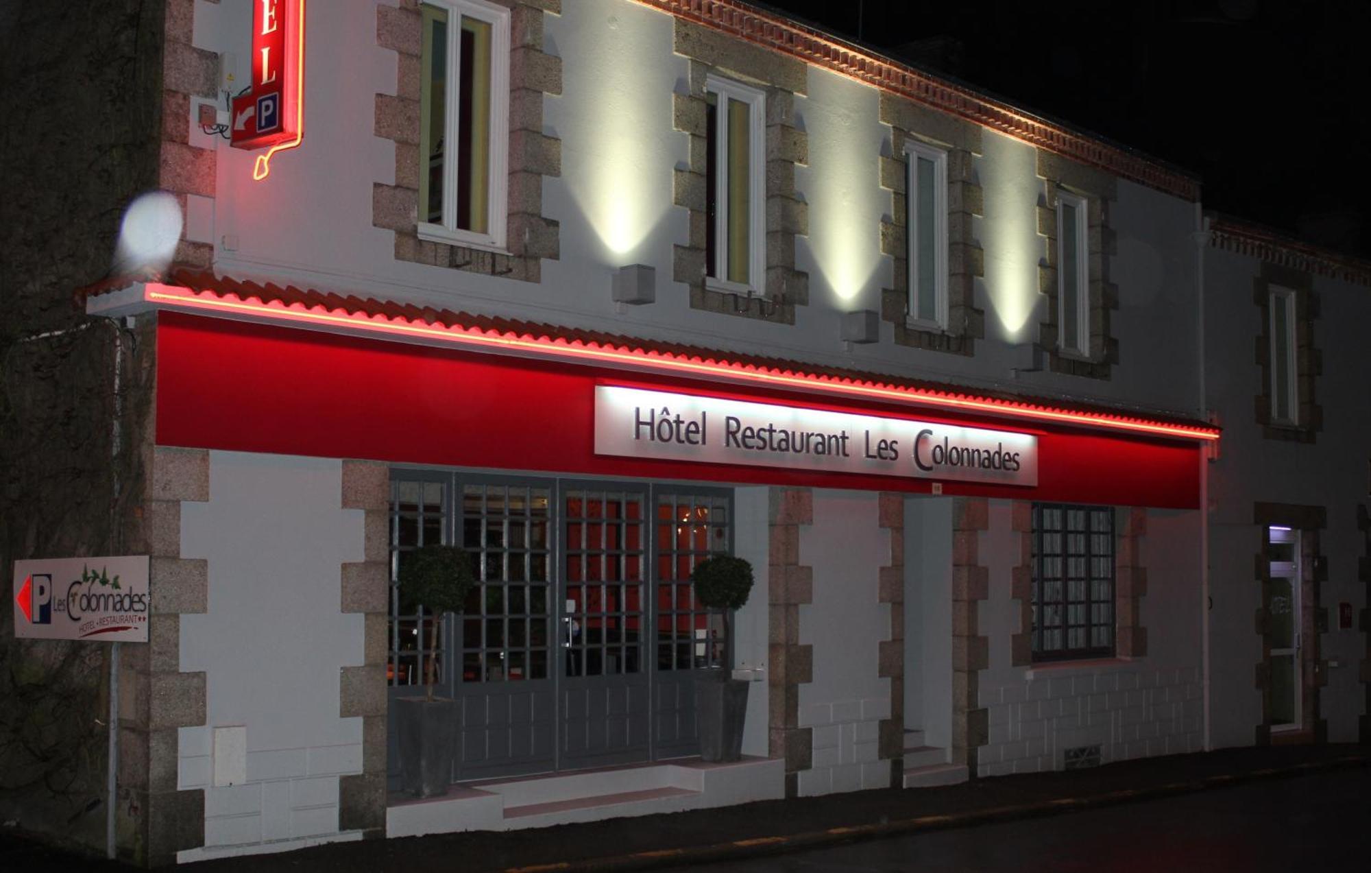 Hotel-Restaurant Les Colonnades Saint-Fulgent Exterior photo
