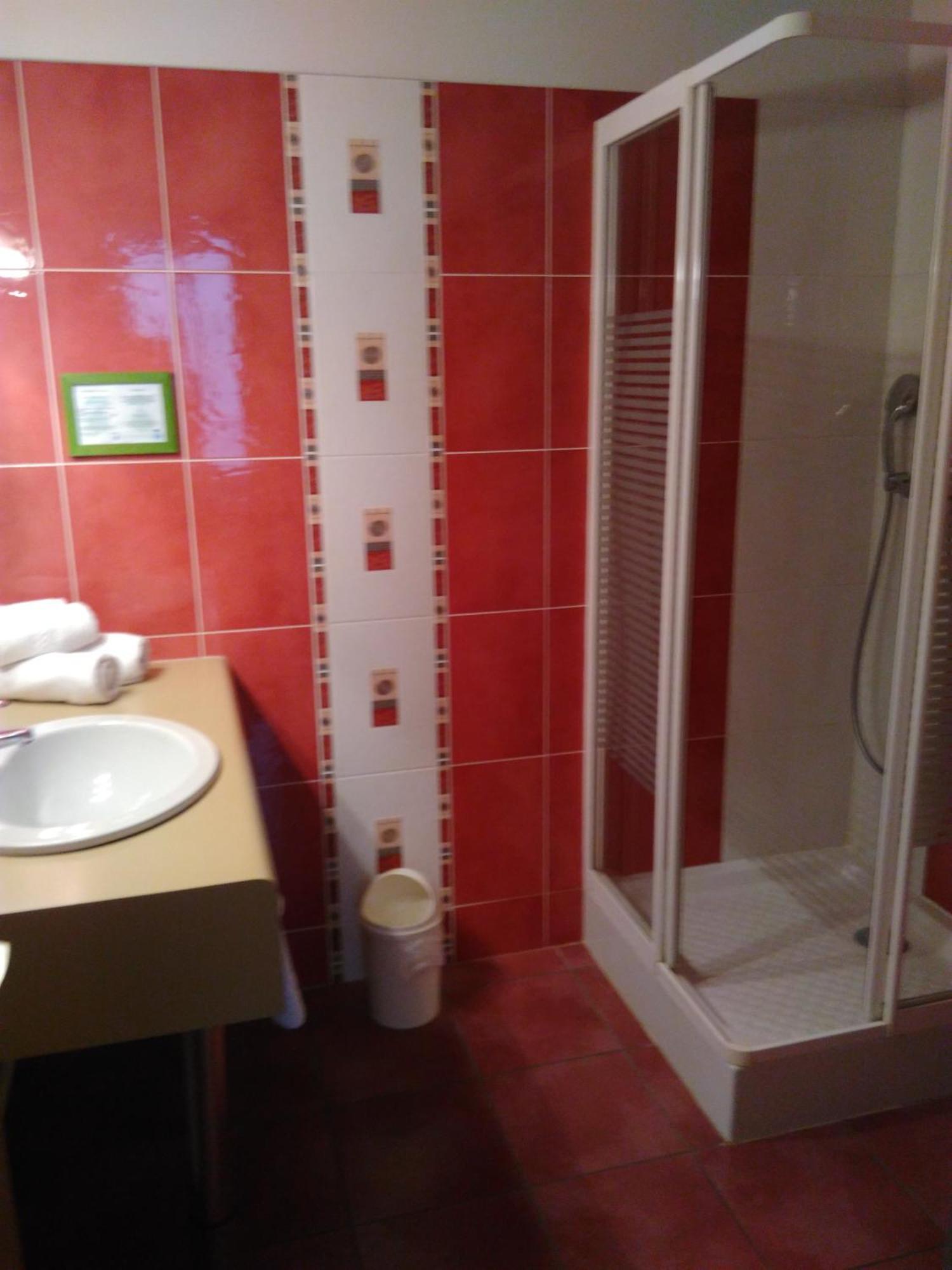 Hotel-Restaurant Les Colonnades Saint-Fulgent Room photo